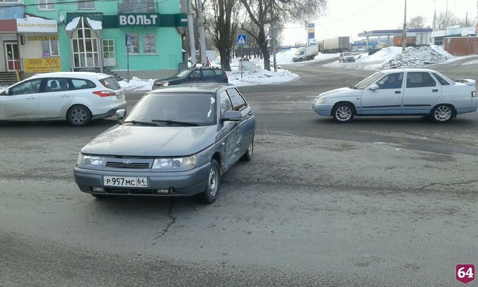 В Саратове ДТП на перекрестке спровоцировало крупную пробку