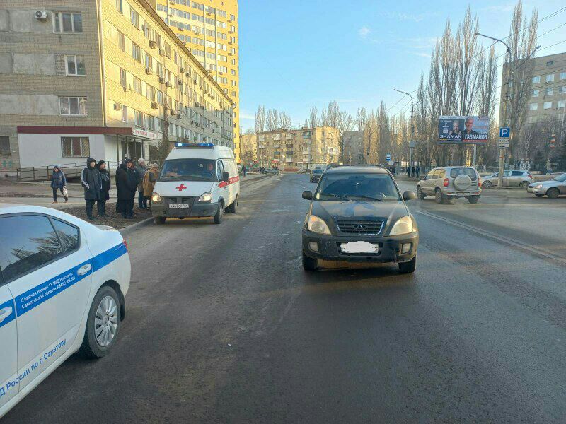 У колледжа в Саратове сбили 17-летнего юношу