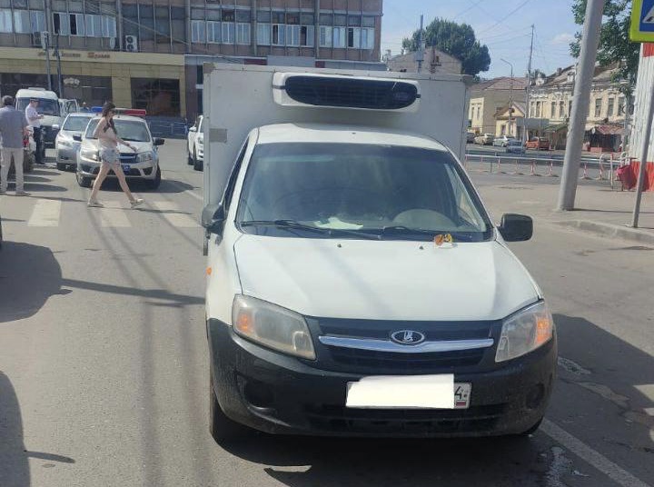 В центре Саратова фургон задавил женщину