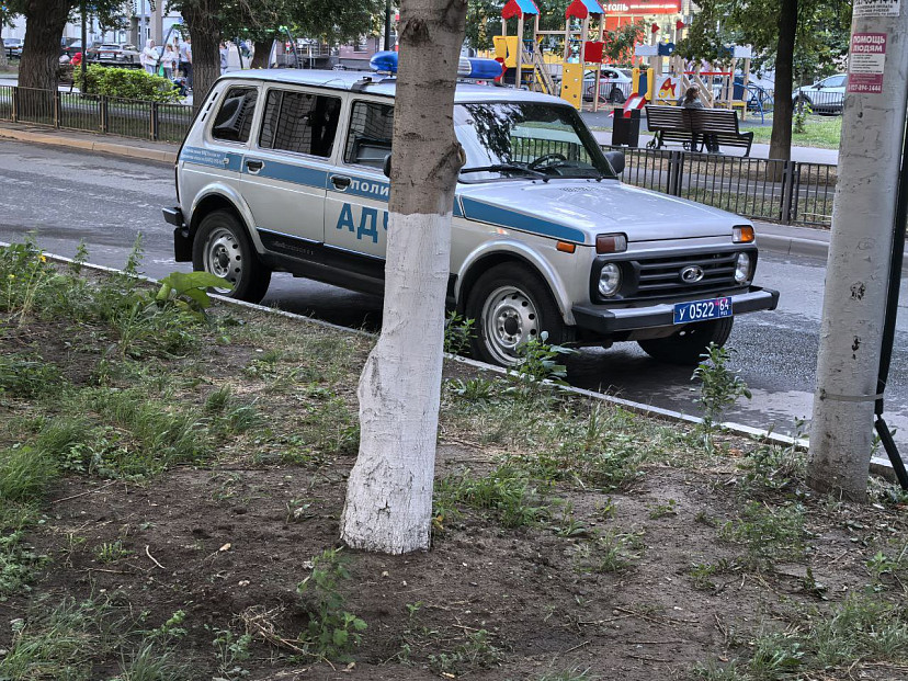 В Саратове мужчина в поисках жены угрожал сотруднице магазина