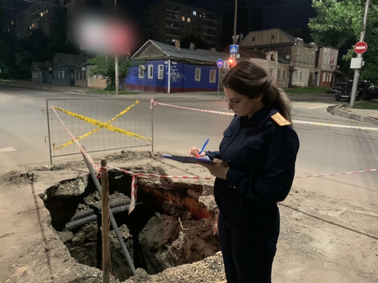 Житель Саратова провалился в коммунальную яму и погиб