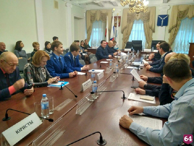 Депутатов попросили подождать с закрытием молодежного центра Саратова