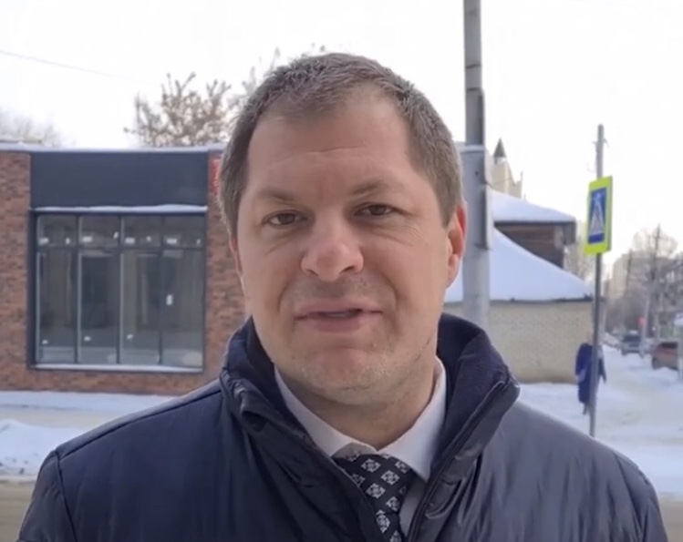 Чиновники ждут весны для ремонта улицы в центре Саратова