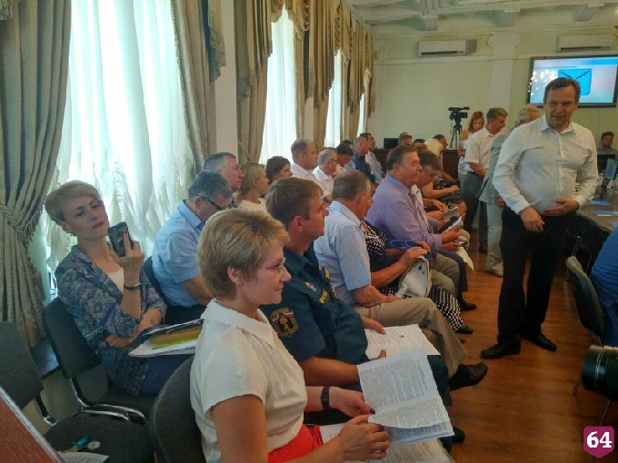 В Саратове общественник предложил запретить детям пользоваться телефонами на уроках