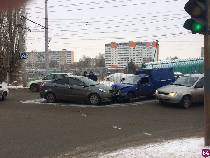 В Ленинском районе дорогу не поделили Kia и «пирожок» 