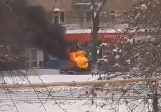 Саратовские пожарные тушили три автомобиля
