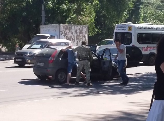 Саратовцы стали свидетелями операции силовиков в Заводском районе 