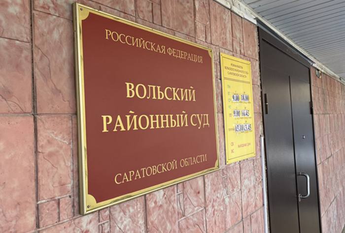 В Саратовской области бывшего сотрудника ГАИ осудили на 4 года за взятку