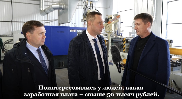 Губернатор оценил совмещение учебы студентов с работой на заводе