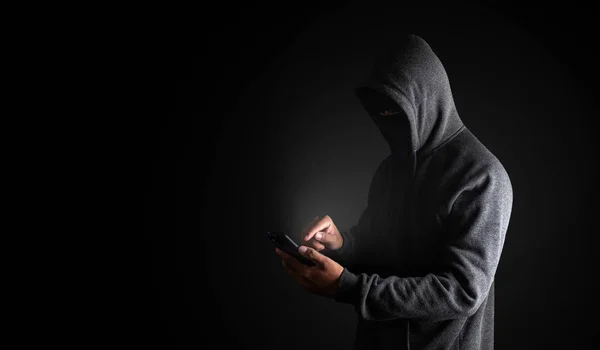 Мошенники похитили со счета жительницы Саратова миллион рублей