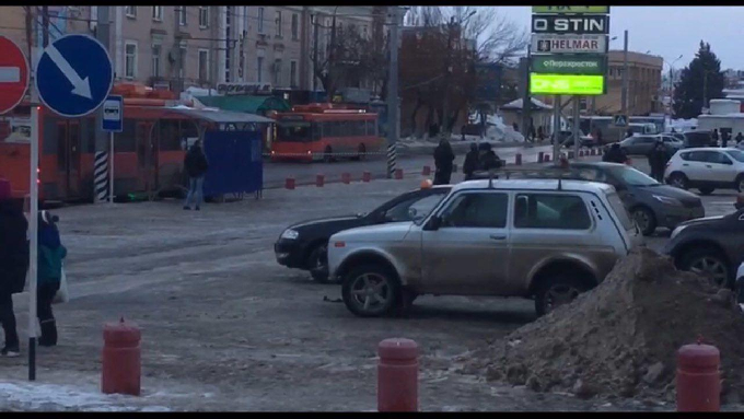 Найденный в энгельсском троллейбусе пакет не представлял опасности