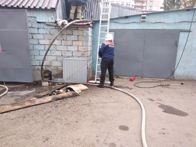Пожарные тушили склад магазина «Рубль Бум»