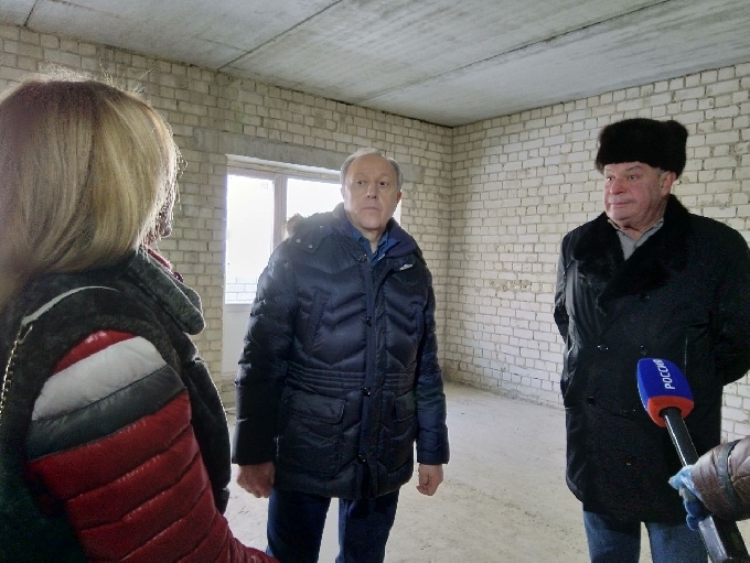 Саратовский губернатор готов решать проблемы долгостроев до последнего дольщика
