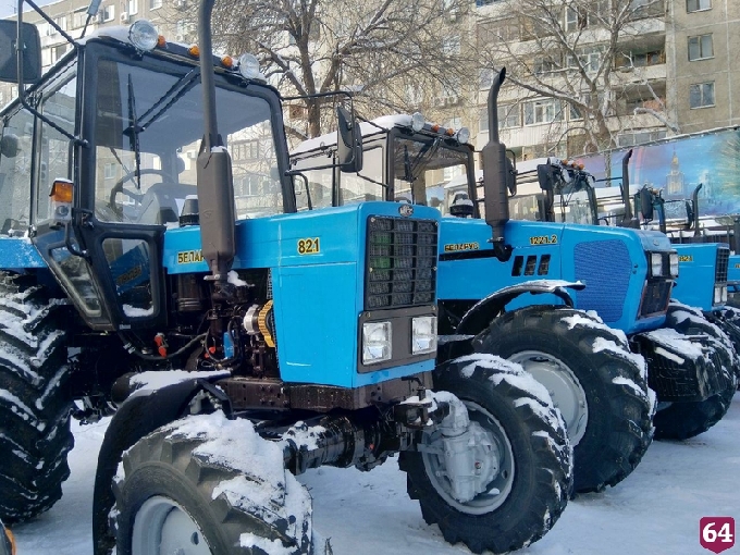 Саратовский губернатор вручил районным главам автотехнику 