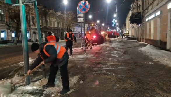 Водителей попросили не оставлять машины в центре Саратова