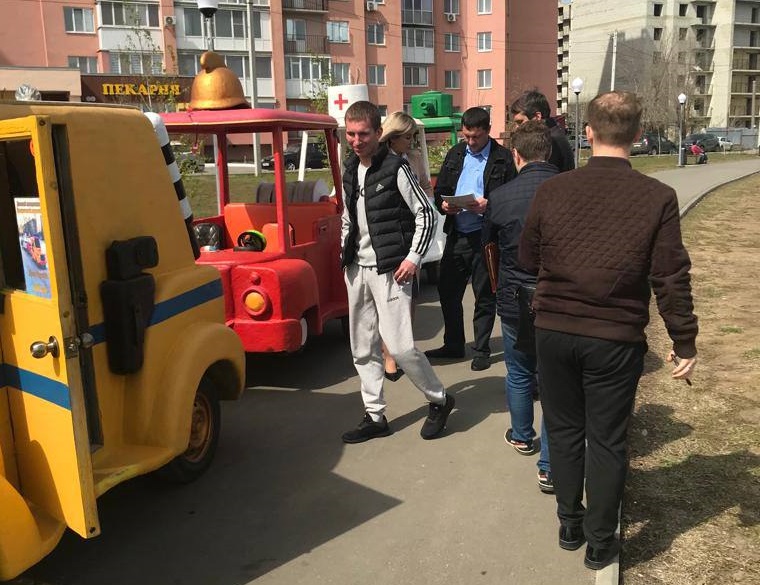 В Саратове продолжают нелегально работать детские паровозики