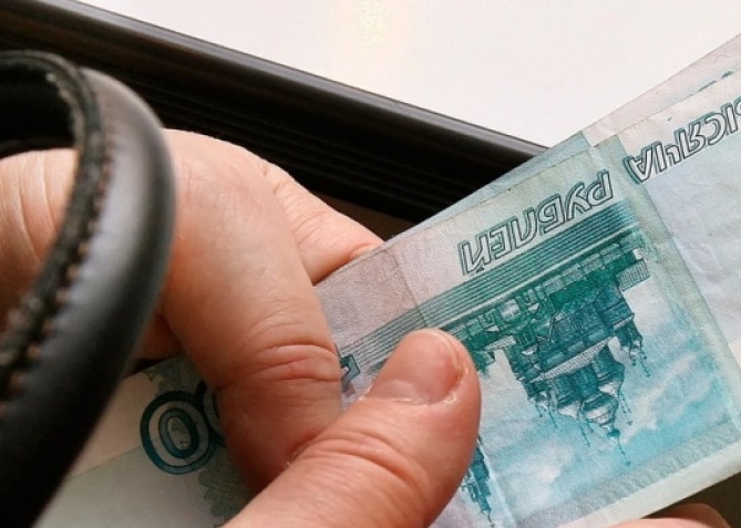 Воронежский водитель пытался за тысячу рублей подкупить автоинспектора