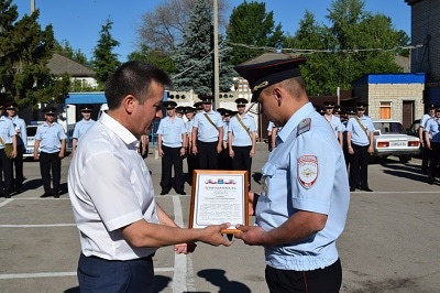 Полицейского наградили за спасение утопающего в ледяной воде