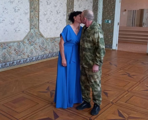Саратовские бойцы спецоперации в отпуске поспешили в ЗАГС