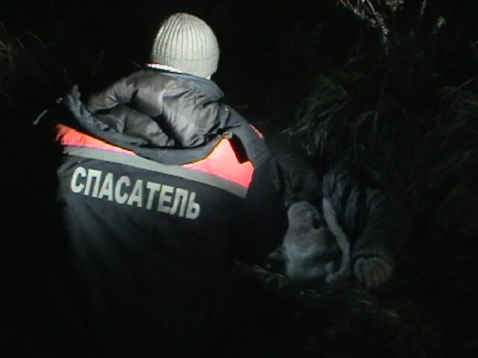 Саратовские спасатели достали из реки пропавшего рыбака