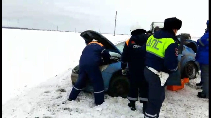 В столкновении иномарок под Марксом пострадали 3 человека