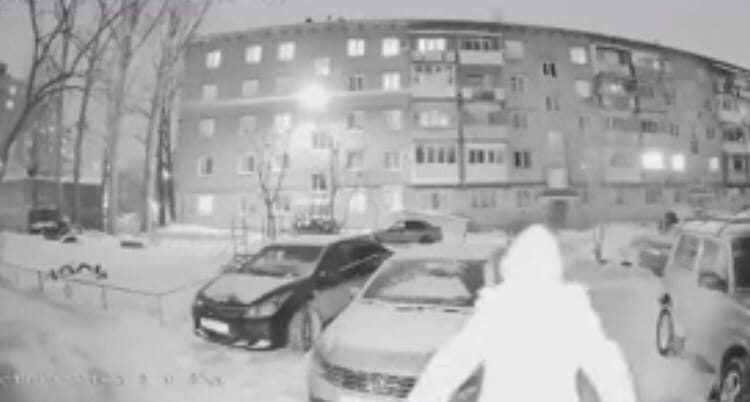 Изнасилование женщины в Энгельсе попало на камеры наблюдения