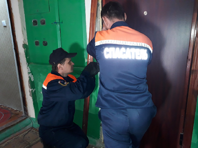 Полуторагодовалый малыш запер маму на балконе