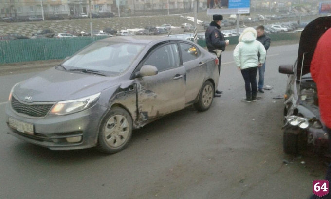 Автомобилистка спровоцировала аварию у заправки