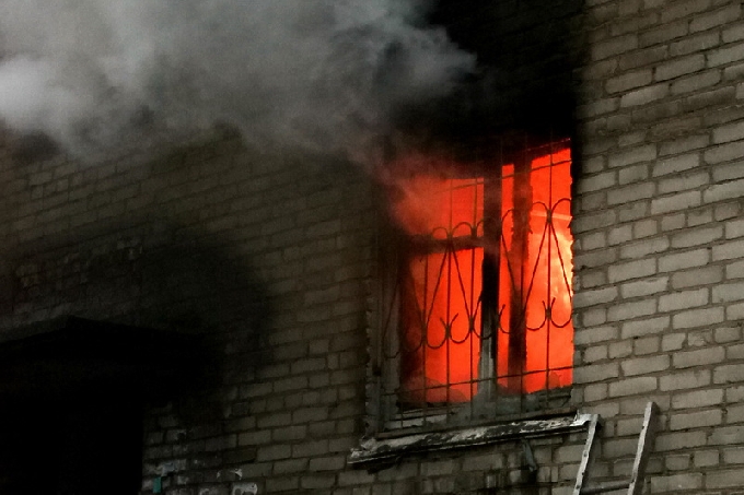 В горевшей квартире обнаружили тело погибшего