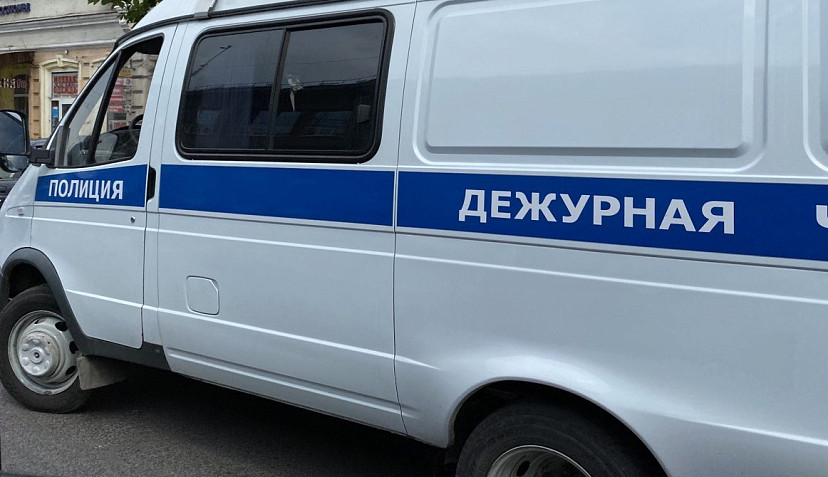 В Энгельсе 17-летняя девушка нашла чужую карту и закупилась одеждой