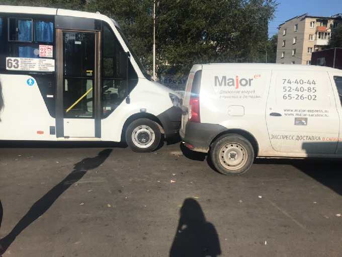 Авария на проспекте Энтузиастов спровоцировала пробку в сторону центра