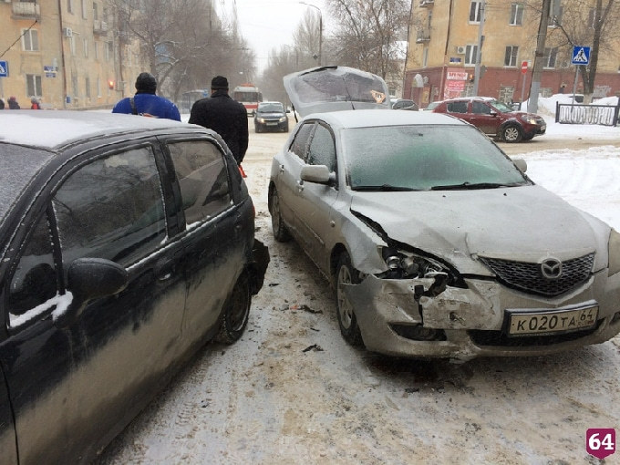 2-я Прокатная полностью заблокирована из-за ДТП с «Маздой» 