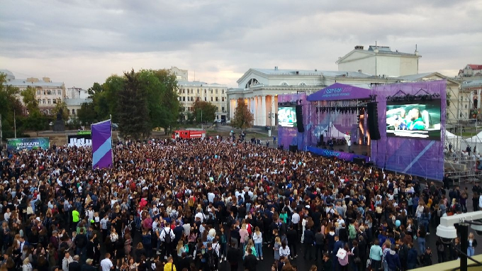 На Театральной площади стартовал фестиваль первокурсников «Поехали!» 