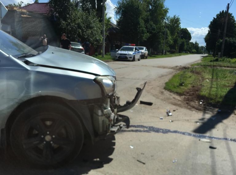 Водитель «Шевроле» попал в больницу после столкновения с «Тойотой»