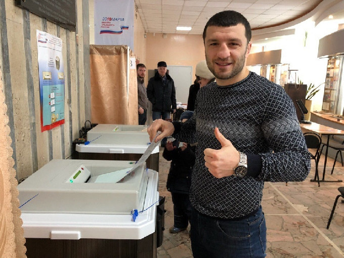 Кикбоксер Дациев призвал саратовскую молодежь исполнить свой гражданский долг
