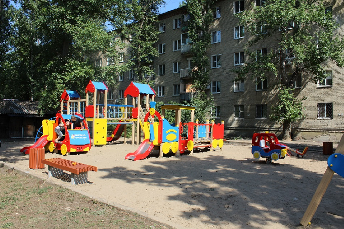 В Саратове на детской площадке нашли тело 21-летнего самоубийцы 