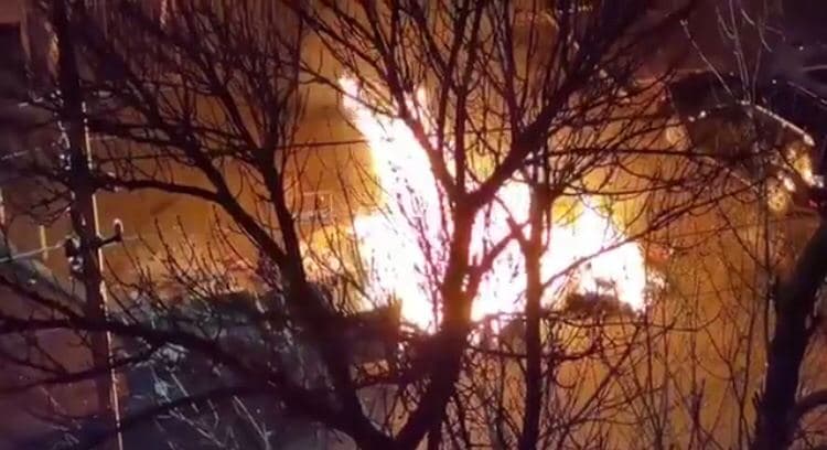 В центре Саратова полыхали мусорные баки