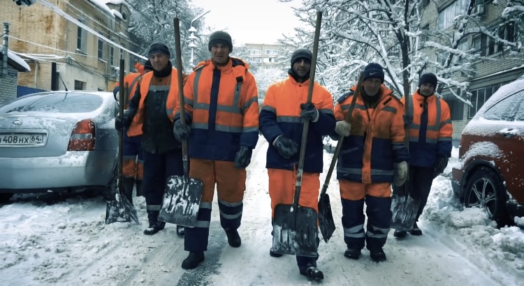 В Саратове будут эвакуировать мешающие уборке машины