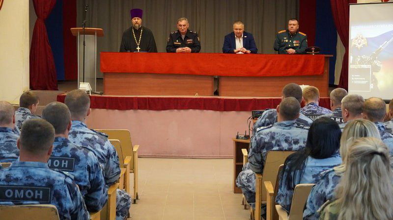 В Саратове наградили сотрудников ОМОН