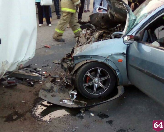 В Балакове 3 человека пострадали в аварии с автобусом