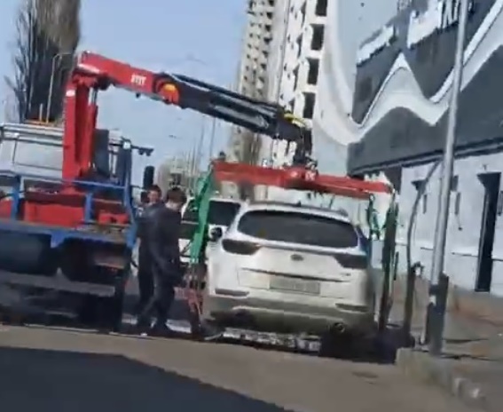 Автоинспекторы эвакуировали машины и получили похвалу жителей