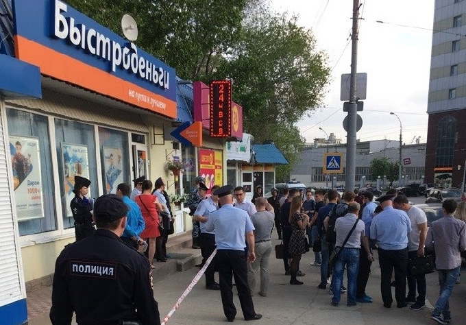 В Саратове обиженный студент ограбил офис микрозаймов 