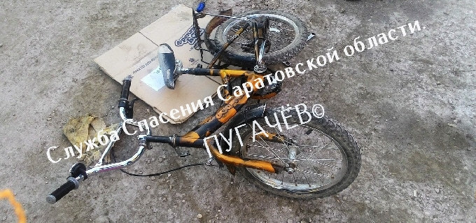 Спасатели помогли застрявшей в велосипеде 5-летней девочке