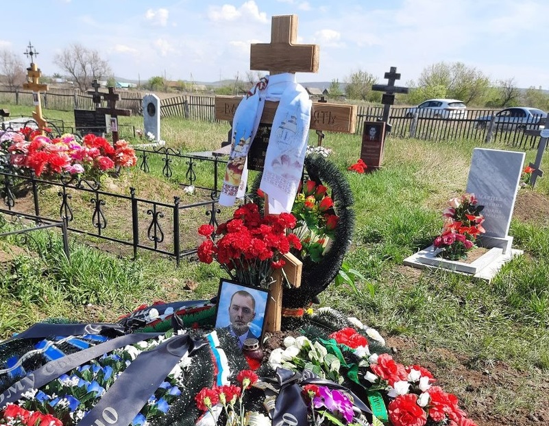 Под Саратовом с воинскими почестями похоронили бойца ЧВК «Вагнер»