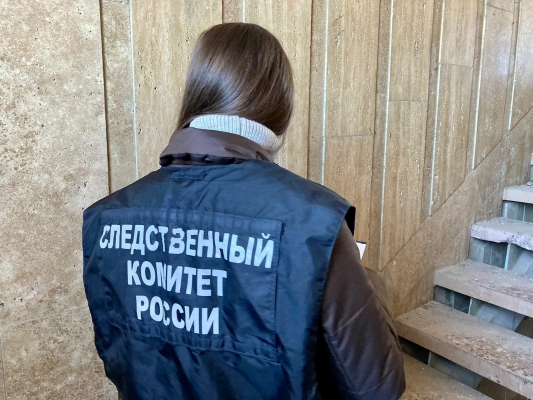В подъезде обнаружили труп мужчины с синяком под глазом