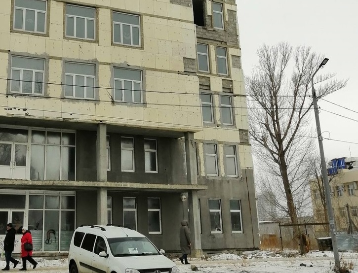 Саратовцев предупредили об опасном заброшенном здании