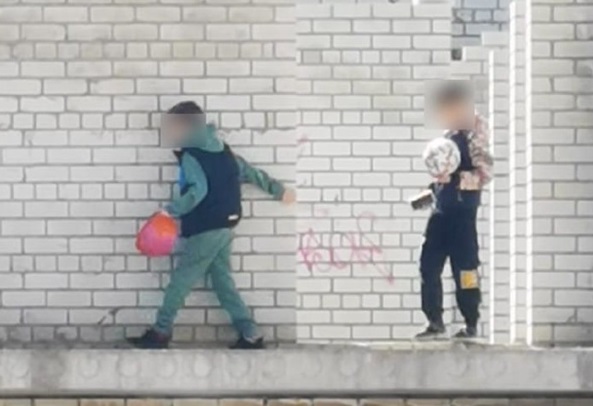 В Саратове дети бегали по последнему этажу недостроя