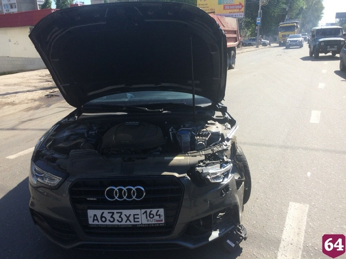 В Саратове женщина пострадала в ДТП с 2 иномарками