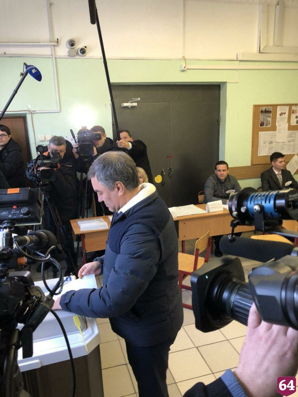 Володин проголосовал на избирательном участке в центре Москвы