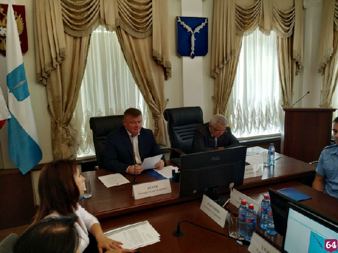 Глава Саратова дал поручение закончить ремонт дорог до 1 сентября  